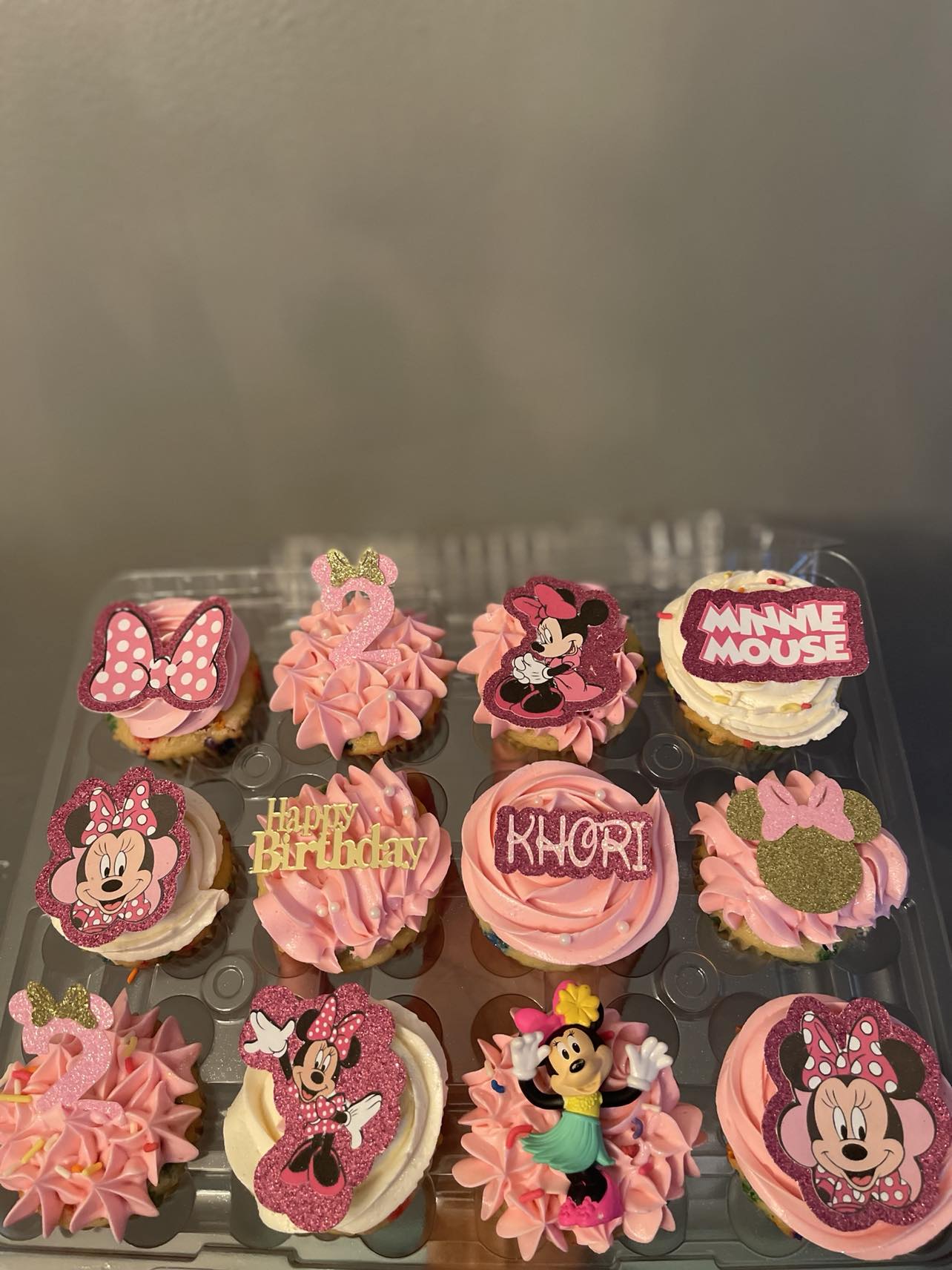 Deluxe Custom Cupcakes