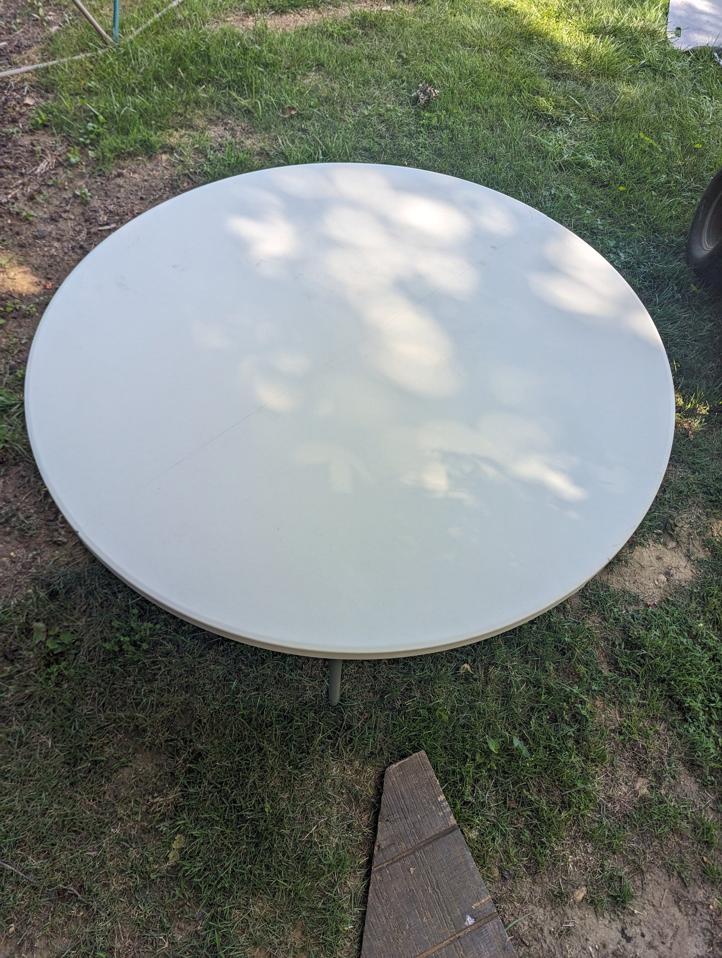 60in large round tables for rent